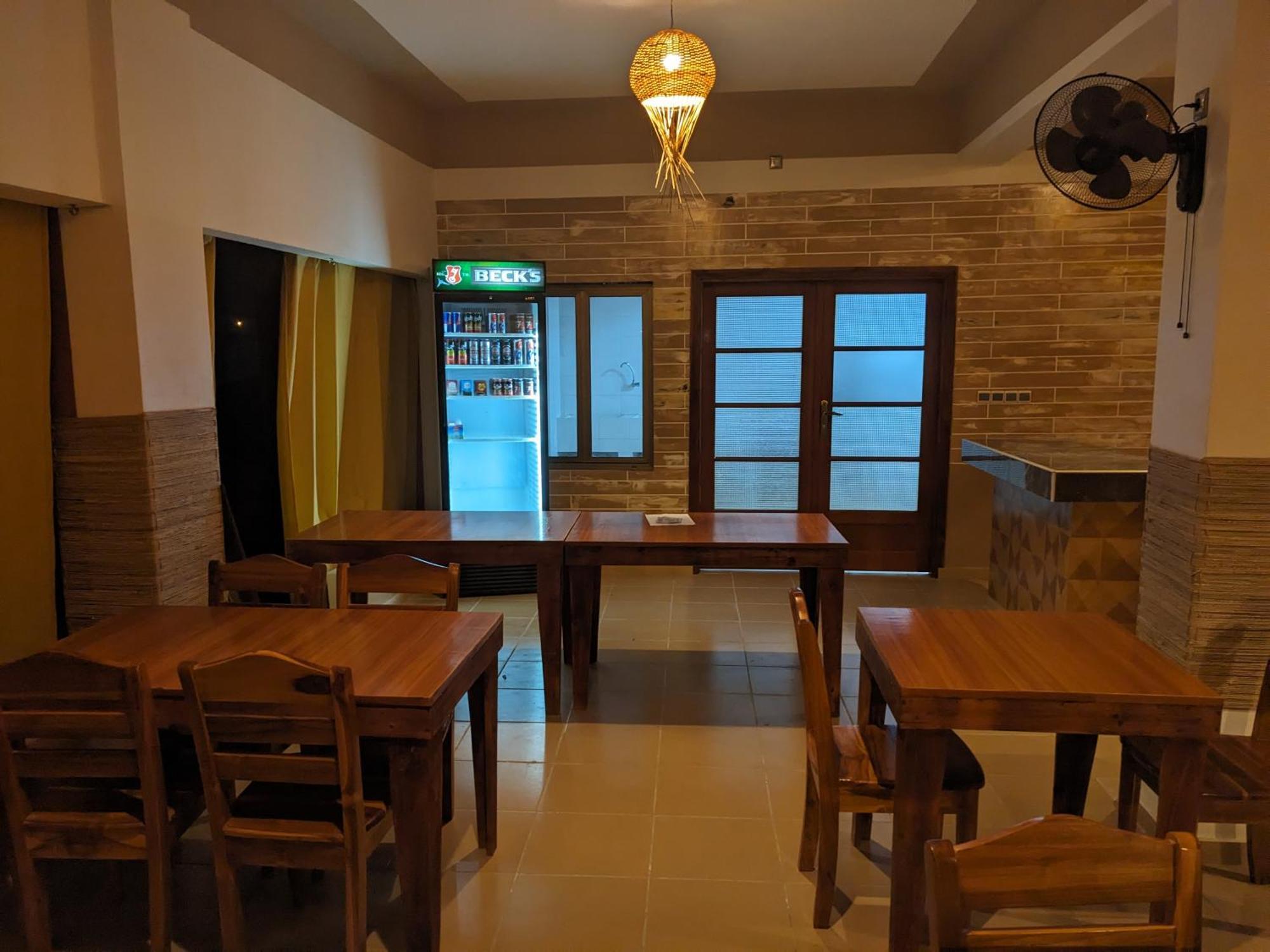 Hotel Yabisso Ломе Екстериор снимка