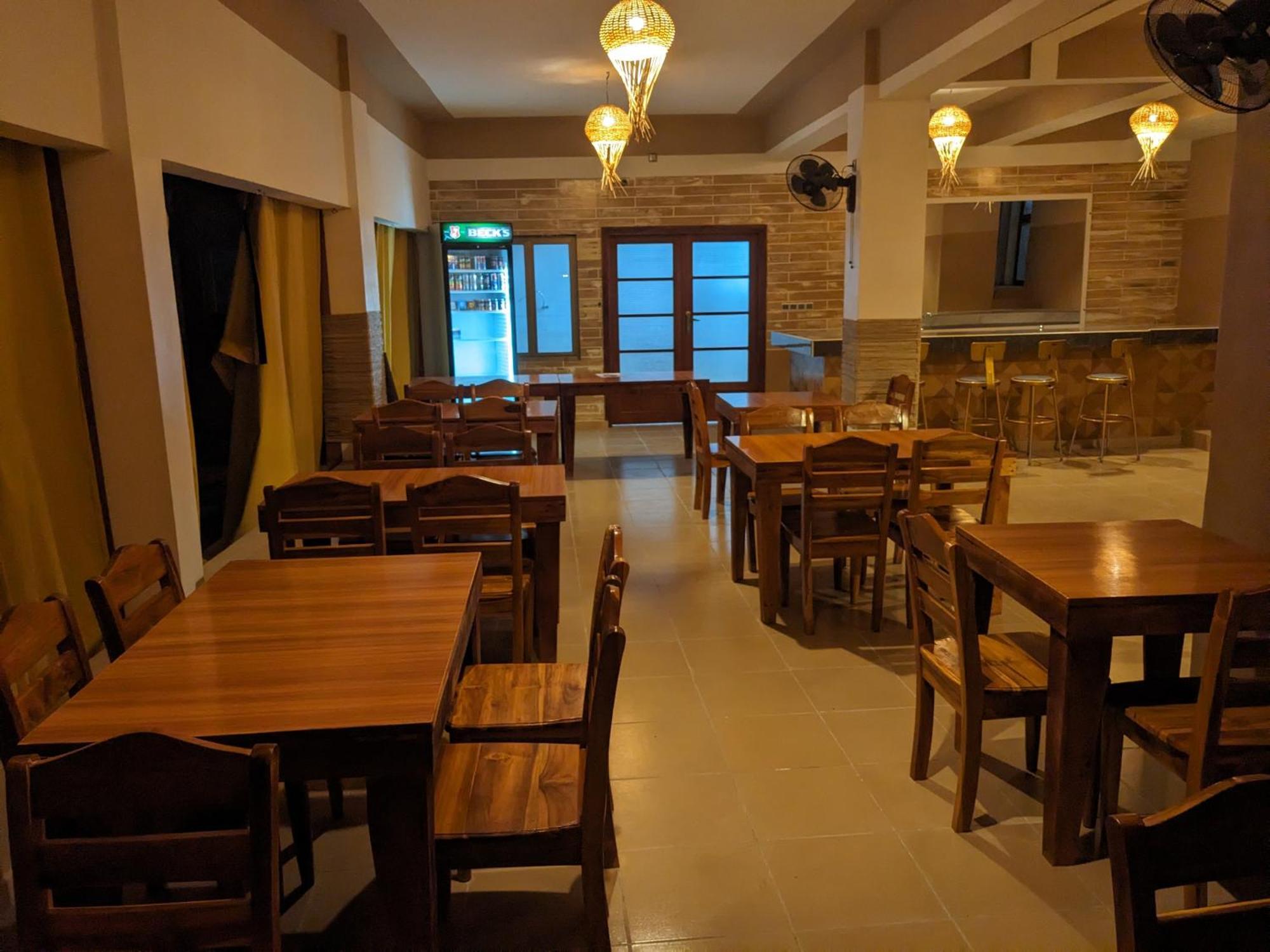 Hotel Yabisso Ломе Екстериор снимка