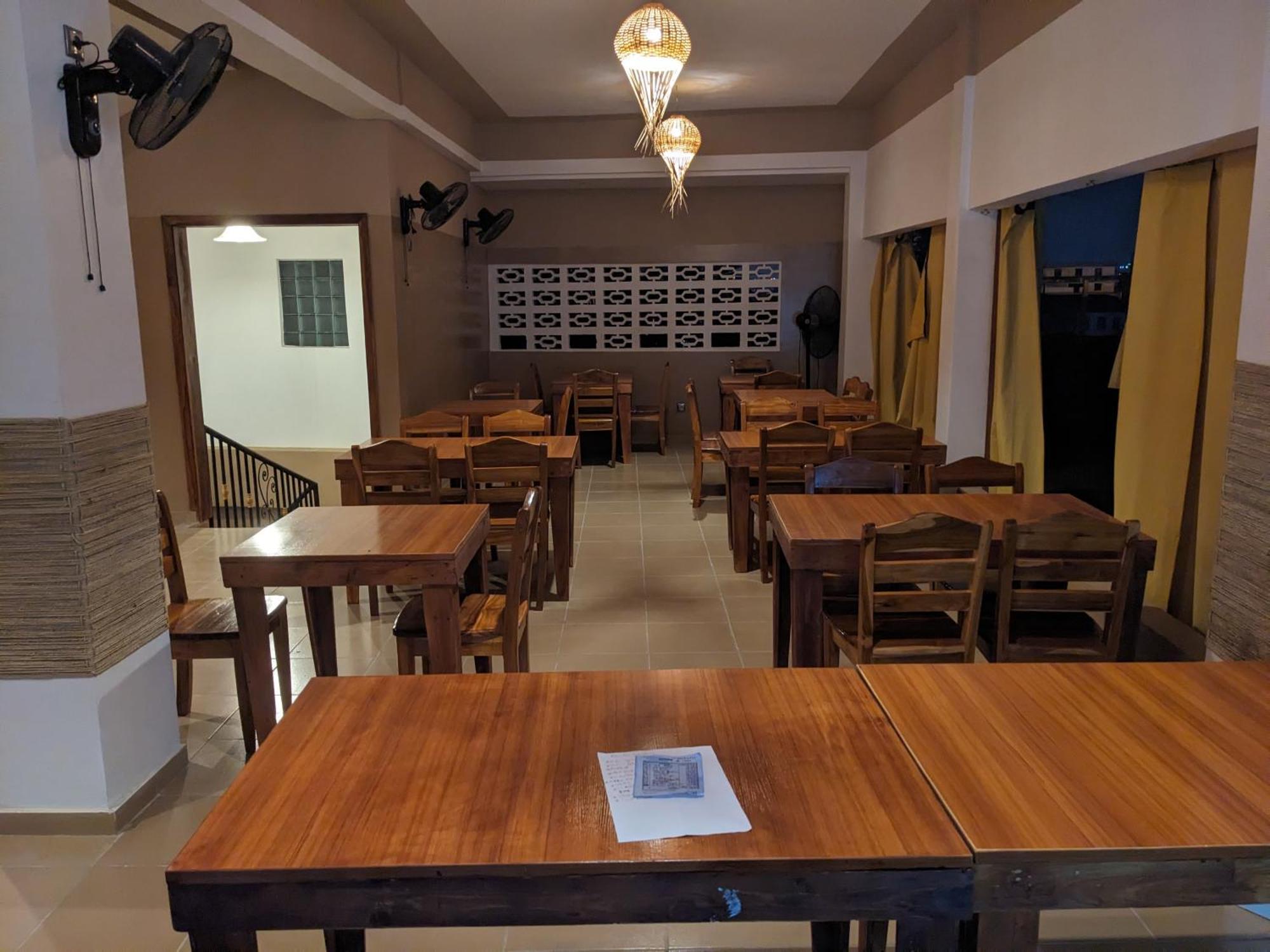 Hotel Yabisso Ломе Екстериор снимка