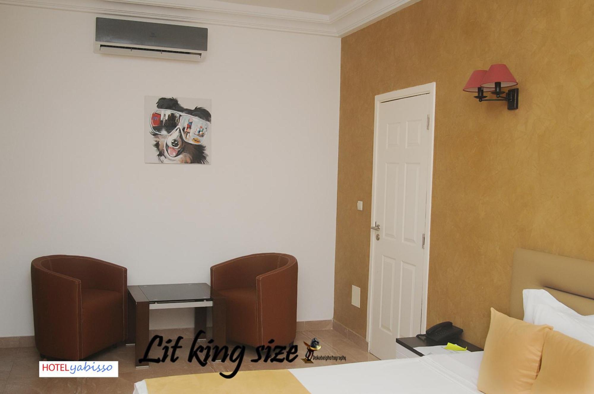 Hotel Yabisso Ломе Екстериор снимка