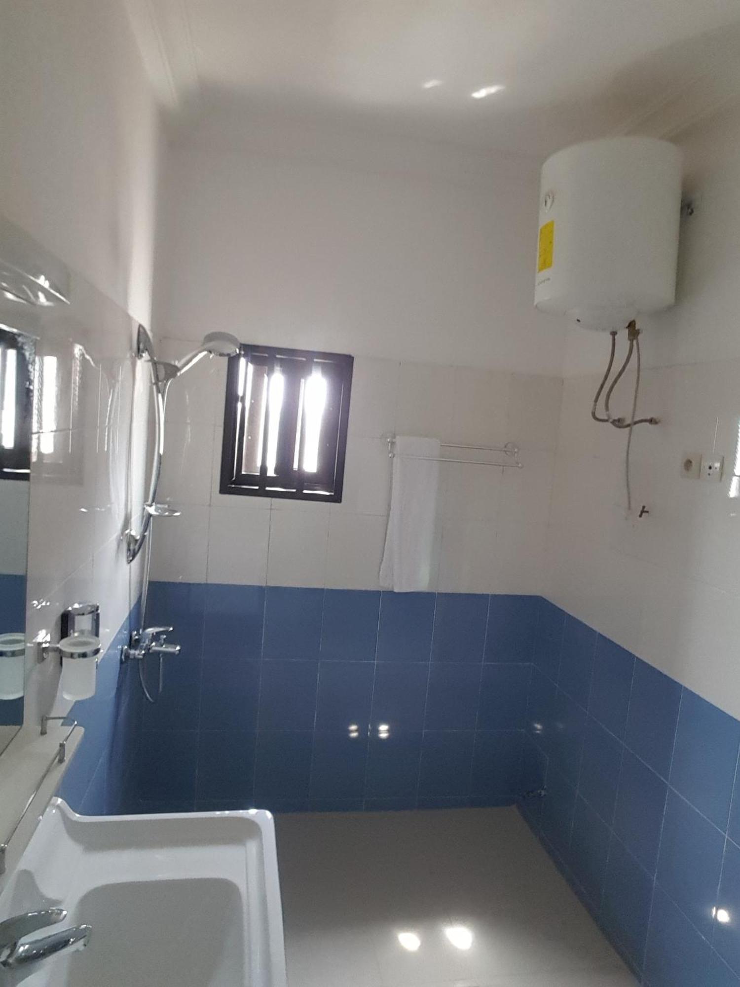 Hotel Yabisso Ломе Екстериор снимка