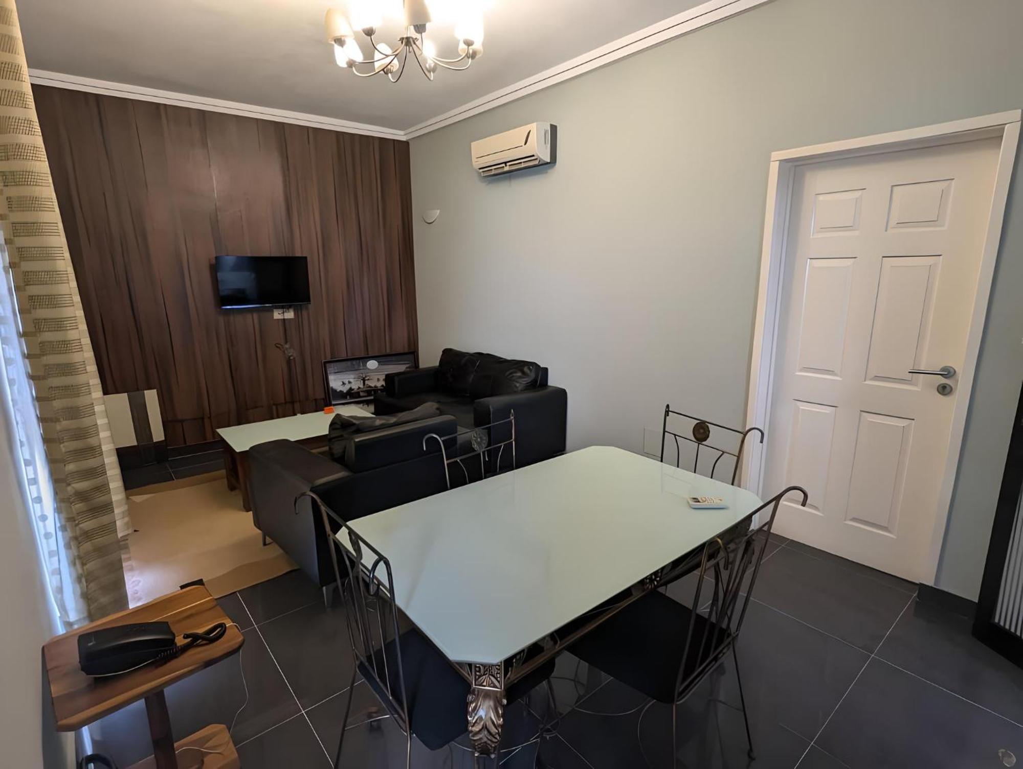 Hotel Yabisso Ломе Екстериор снимка