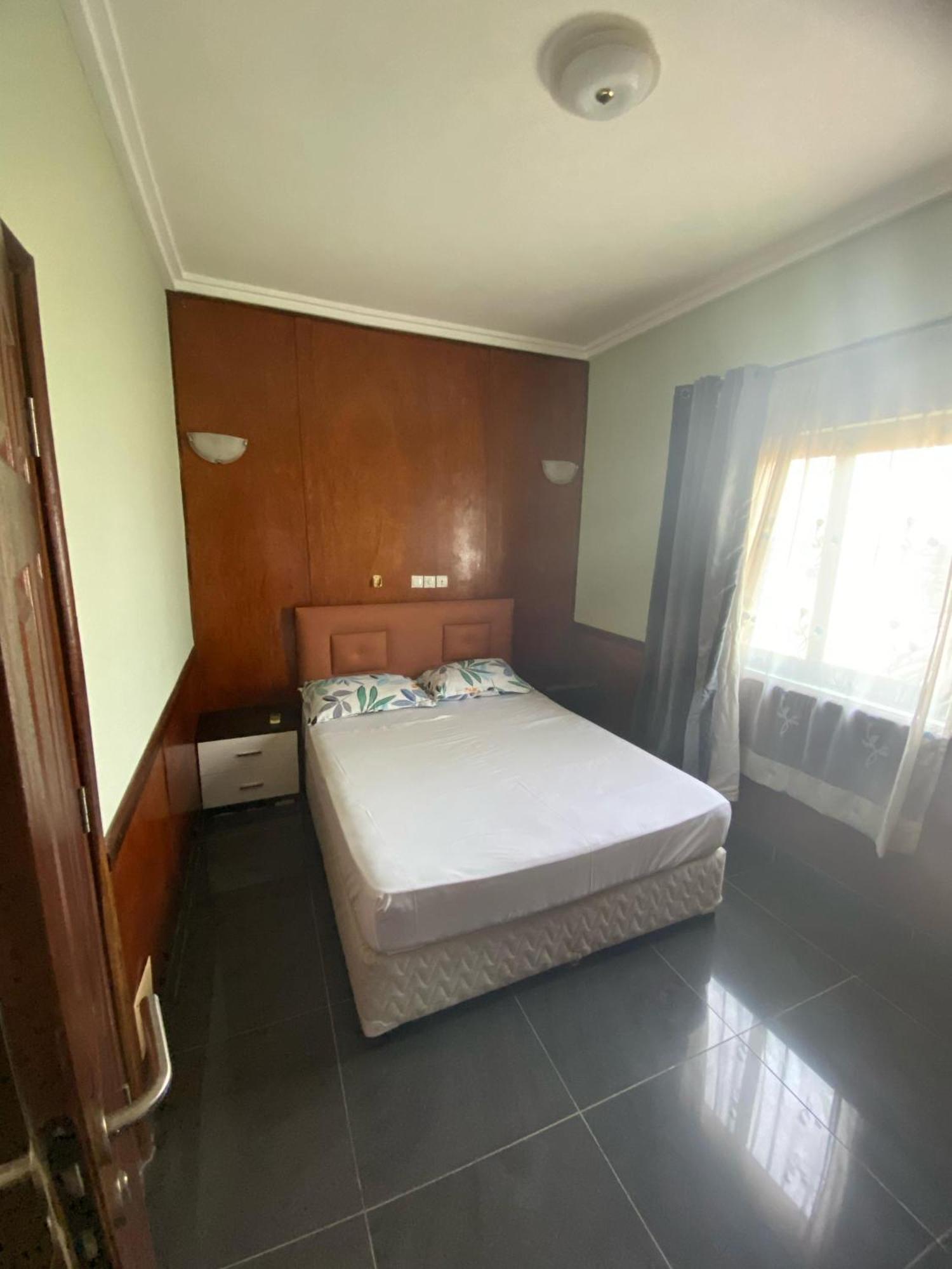 Hotel Yabisso Ломе Екстериор снимка