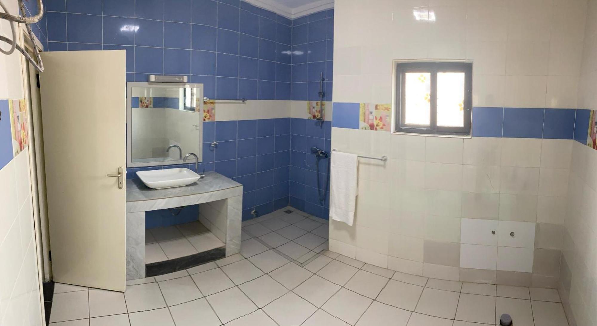 Hotel Yabisso Ломе Екстериор снимка