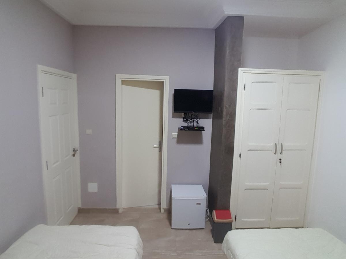 Hotel Yabisso Ломе Екстериор снимка
