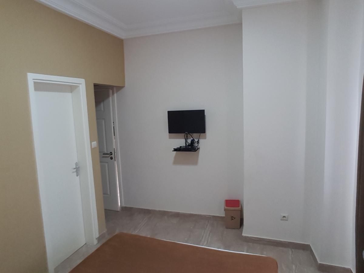 Hotel Yabisso Ломе Екстериор снимка
