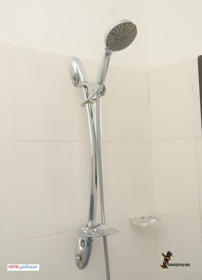 Hotel Yabisso Ломе Екстериор снимка